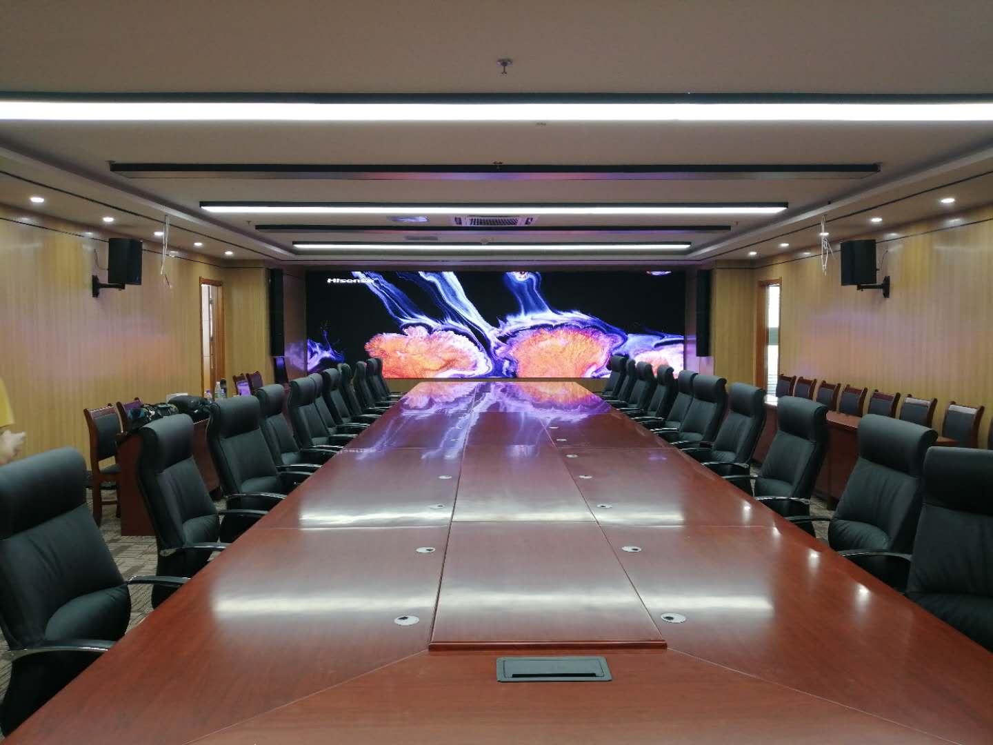 濰坊某事業(yè)單位音、視頻會議集成項目完工，會議辦公、音響系統(tǒng)、1.2小間距顯示系統(tǒng)完美融合